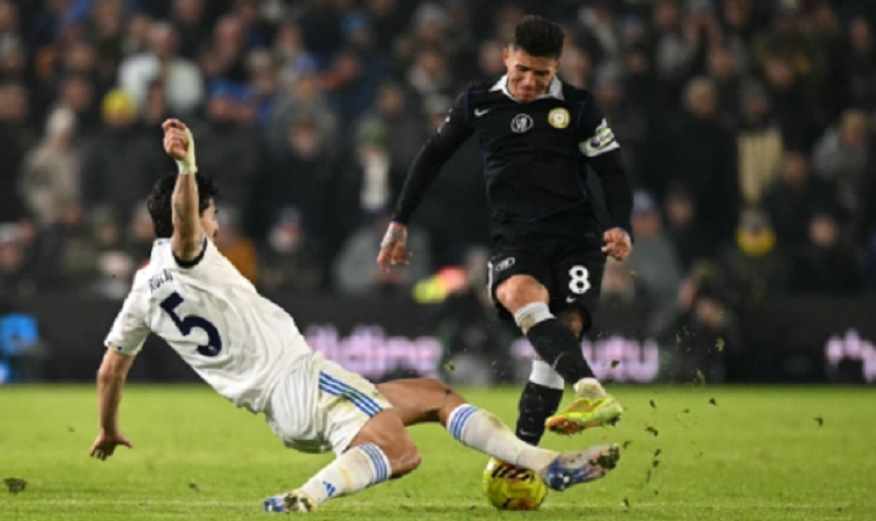 maresca-thang-than-sau-cu-nga-tai-elland-road-chelsea-bi-vuot-troi-toan-dien